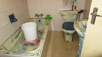 Bathroom 2 - 6 square meters of property in Brackenham