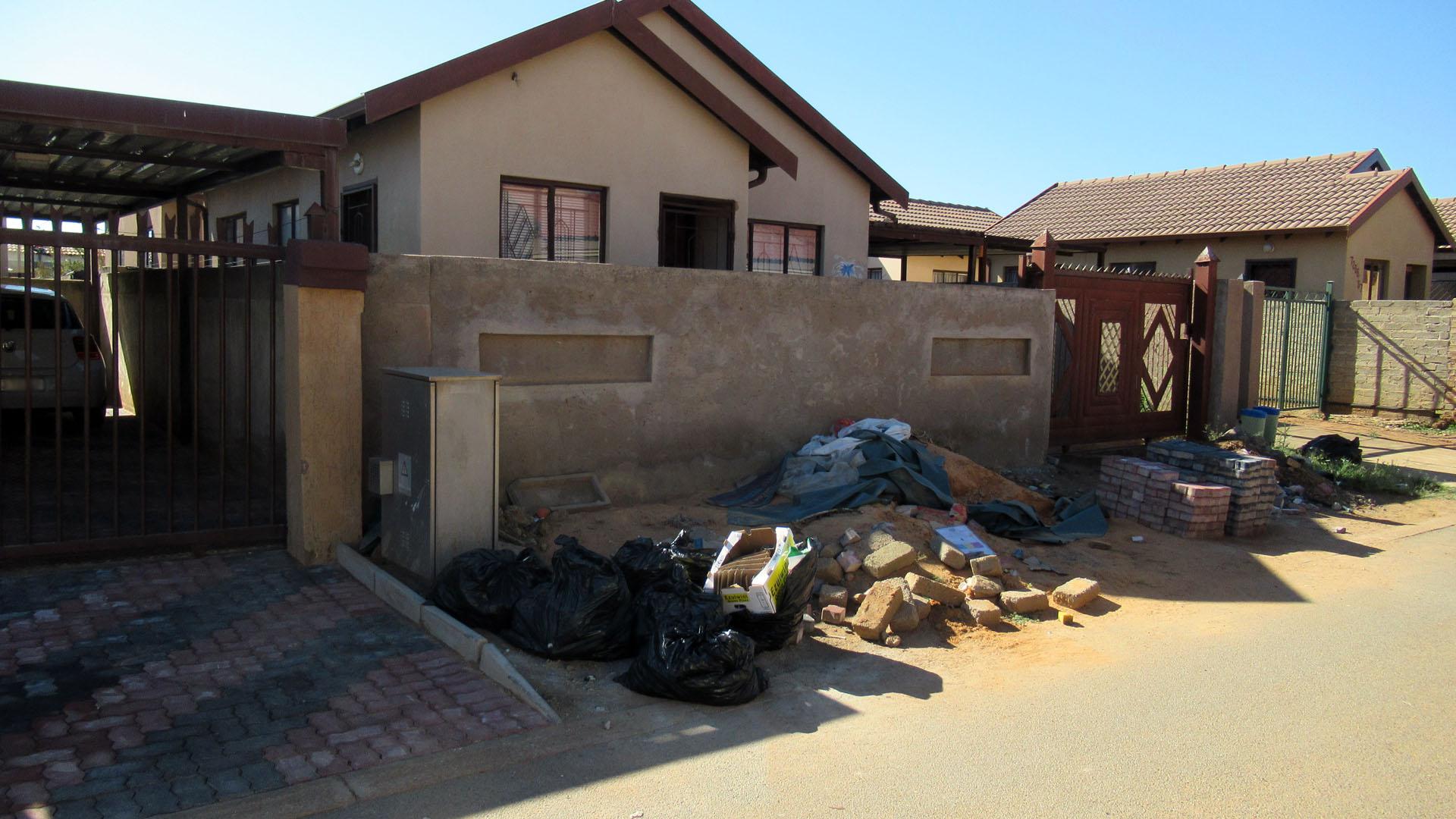 FNB Quick Sell 2 Bedroom House For Sale In Soshanguve East