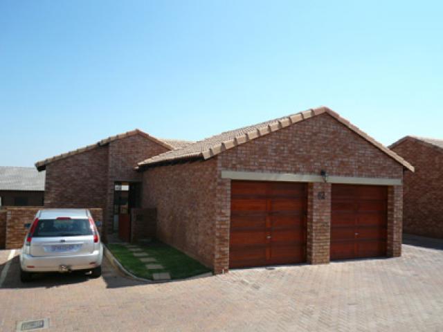 3 Bedroom Apartment for Sale For Sale in Mooikloof Ridge - Home Sell - MR44265