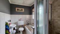 Main Bathroom - 7 square meters of property in Pomona