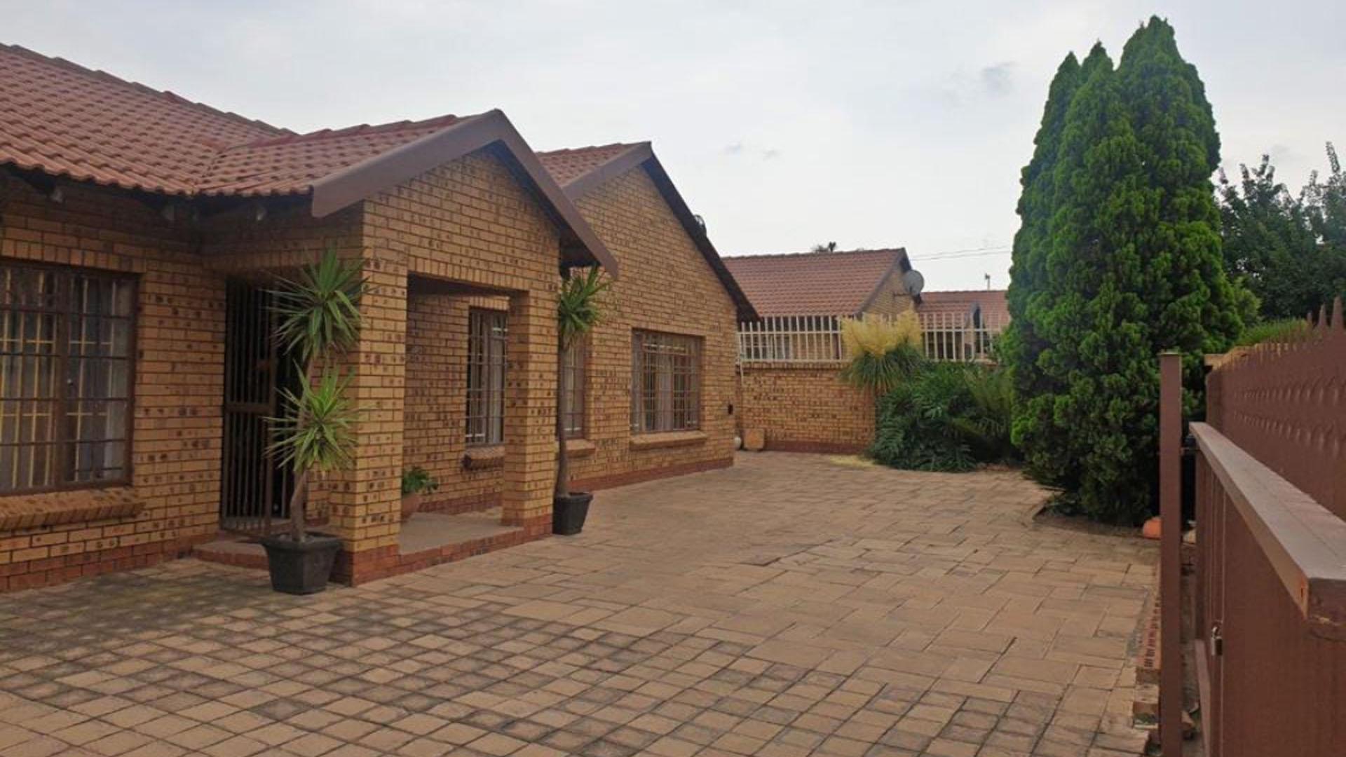 Front View of property in Emalahleni (Witbank) 