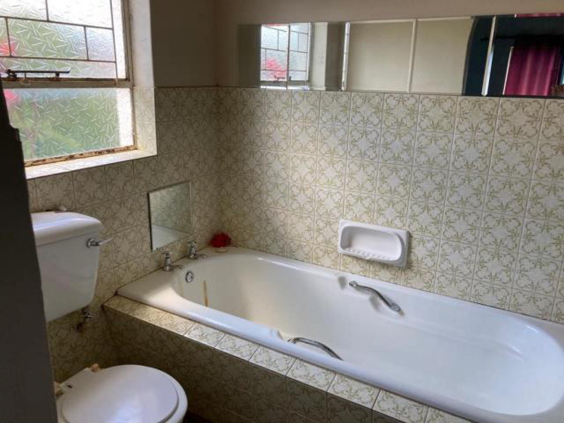 Bathroom 1 of property in Carters Glen