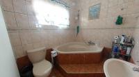 Main Bathroom - 4 square meters of property in Mount Edgecombe 