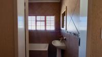 Bathroom 3+ - 8 square meters of property in Kempton Park