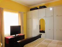 Bed Room 1 - 17 square meters of property in Orange Grove