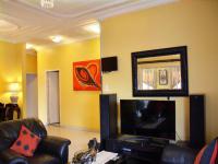 Lounges - 18 square meters of property in Orange Grove