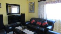 Lounges - 18 square meters of property in Orange Grove