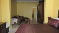 Bed Room 1 - 17 square meters of property in Orange Grove