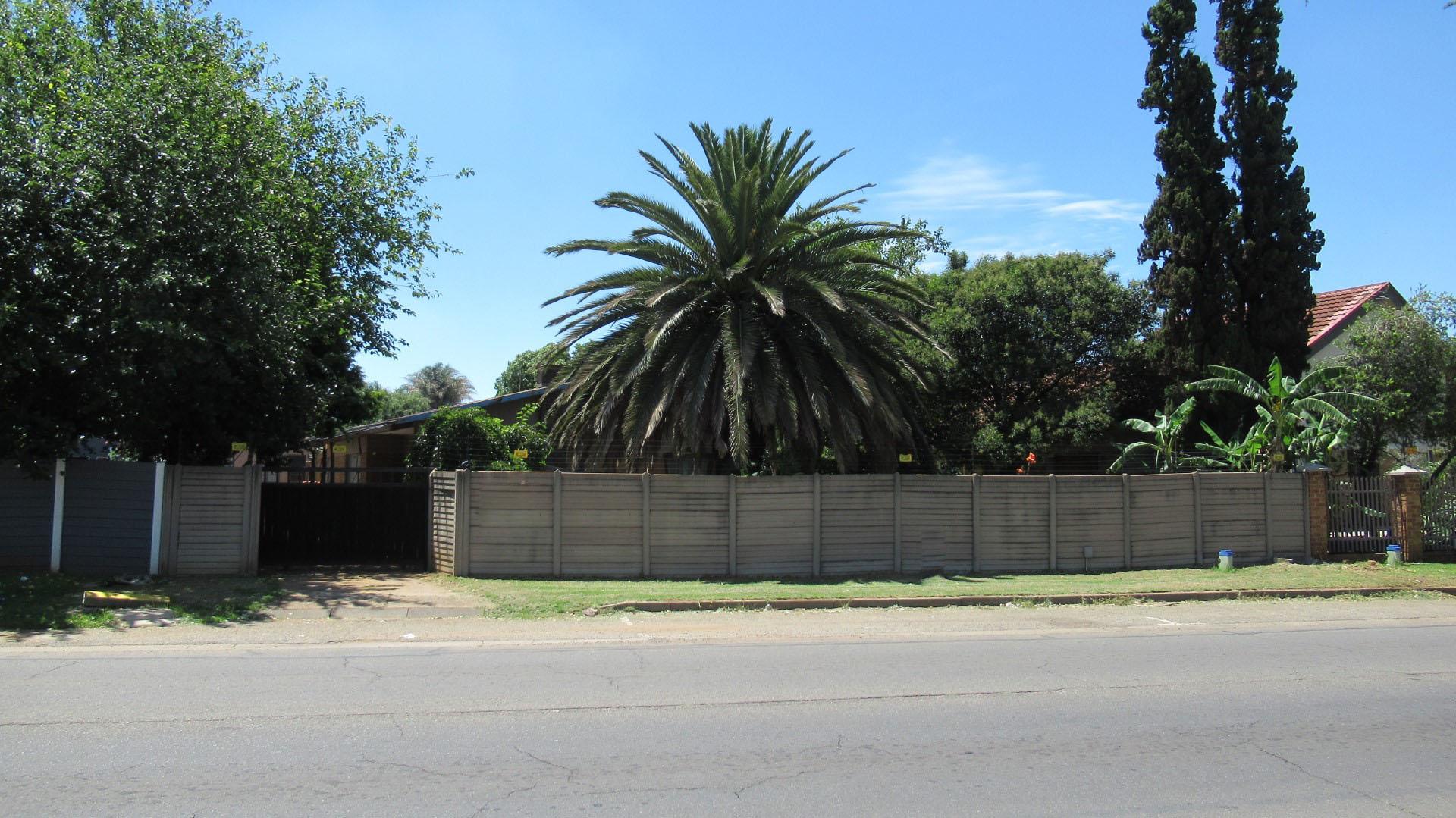 Front View of property in Witfield