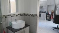 Bathroom 1 - 5 square meters of property in Ferndale - JHB