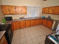 Kitchen of property in Pioneer Park (Newcastle)