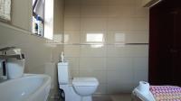 Bathroom 1 - 6 square meters of property in Rua Vista