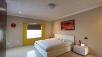 Main Bedroom - 27 square meters of property in Rua Vista