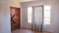 Lounges - 28 square meters of property in Vosloorus