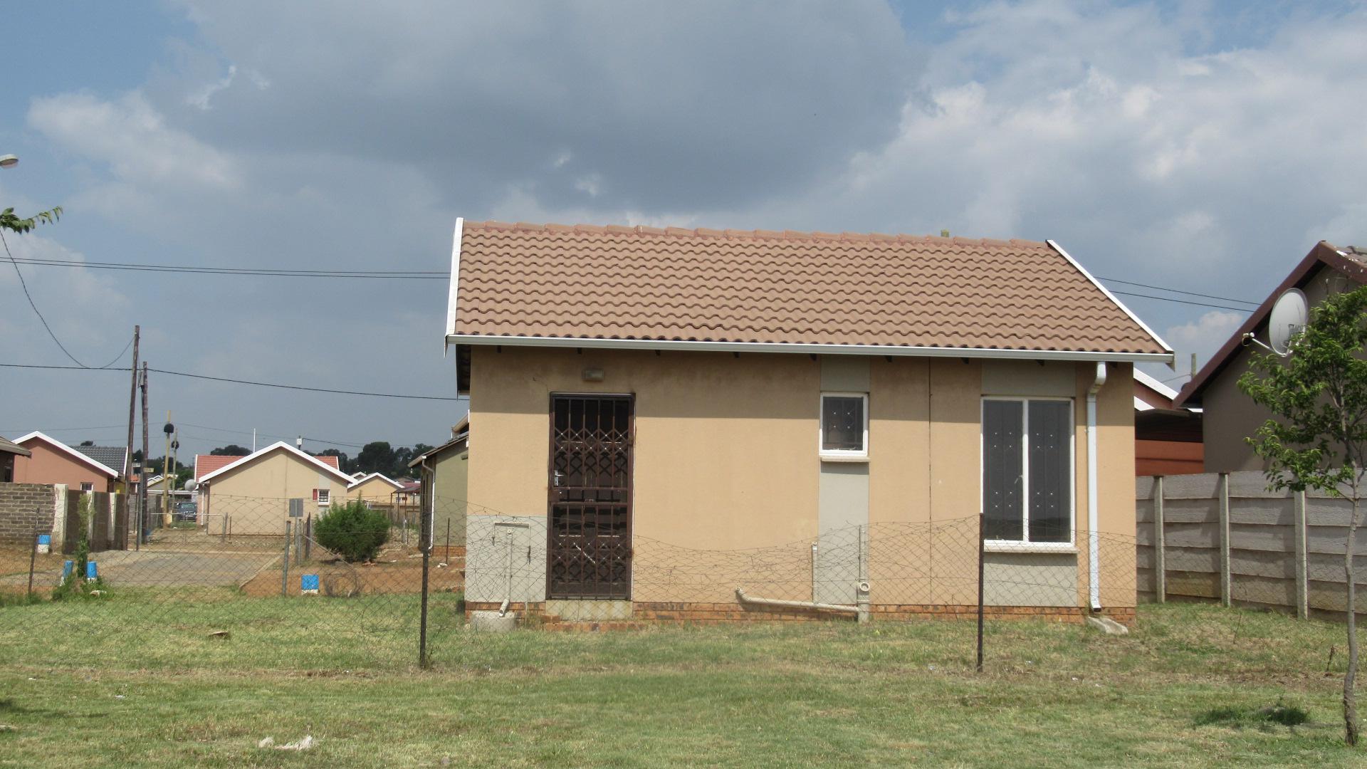 Front View of property in Savanna City