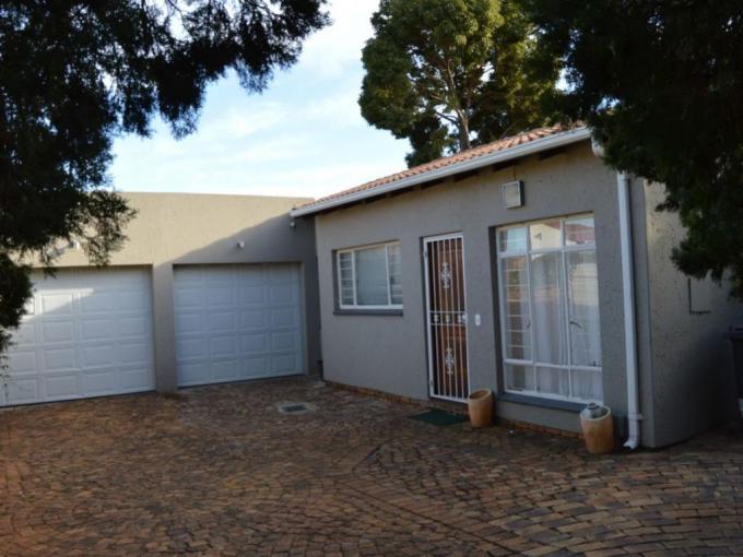 3 Bedroom Cluster to Rent in Weltevreden Park - Property to rent - MR460957