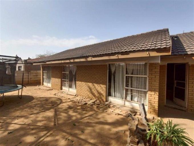 Standard Bank SIE Sale In Execution 3 Bedroom House for Sale in Riebeeckstad - MR461354