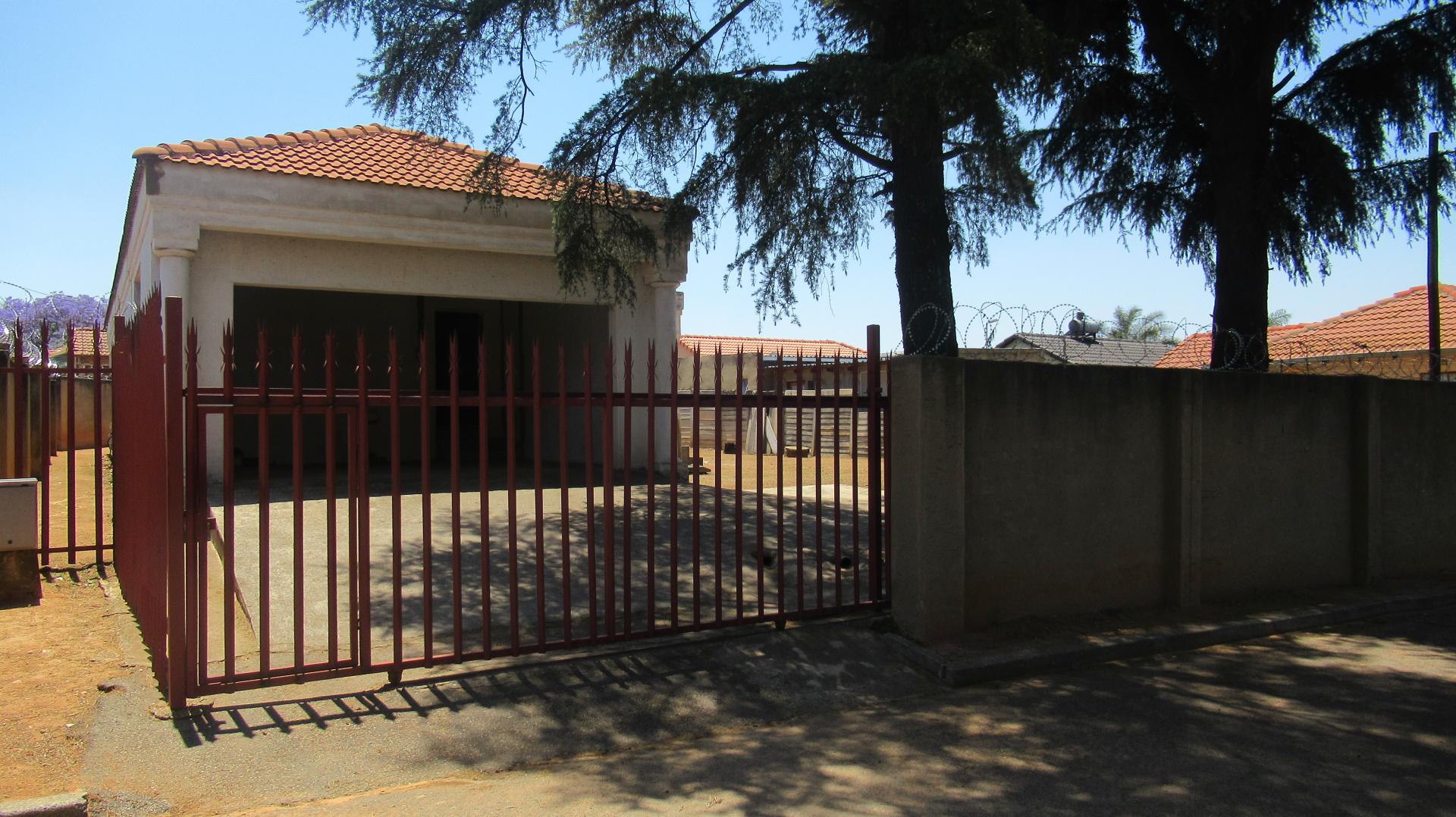 Front View of property in Whitney Gardens