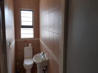 Bathroom 1 of property in Whitney Gardens