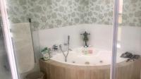 Main Bathroom - 10 square meters of property in La Lucia