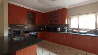 Kitchen - 16 square meters of property in Ninapark