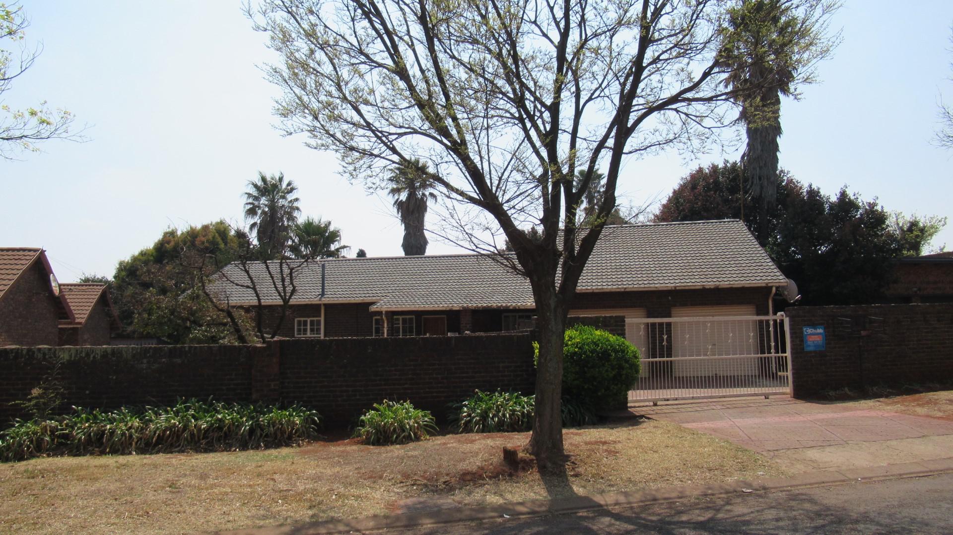 Front View of property in Dawn Park