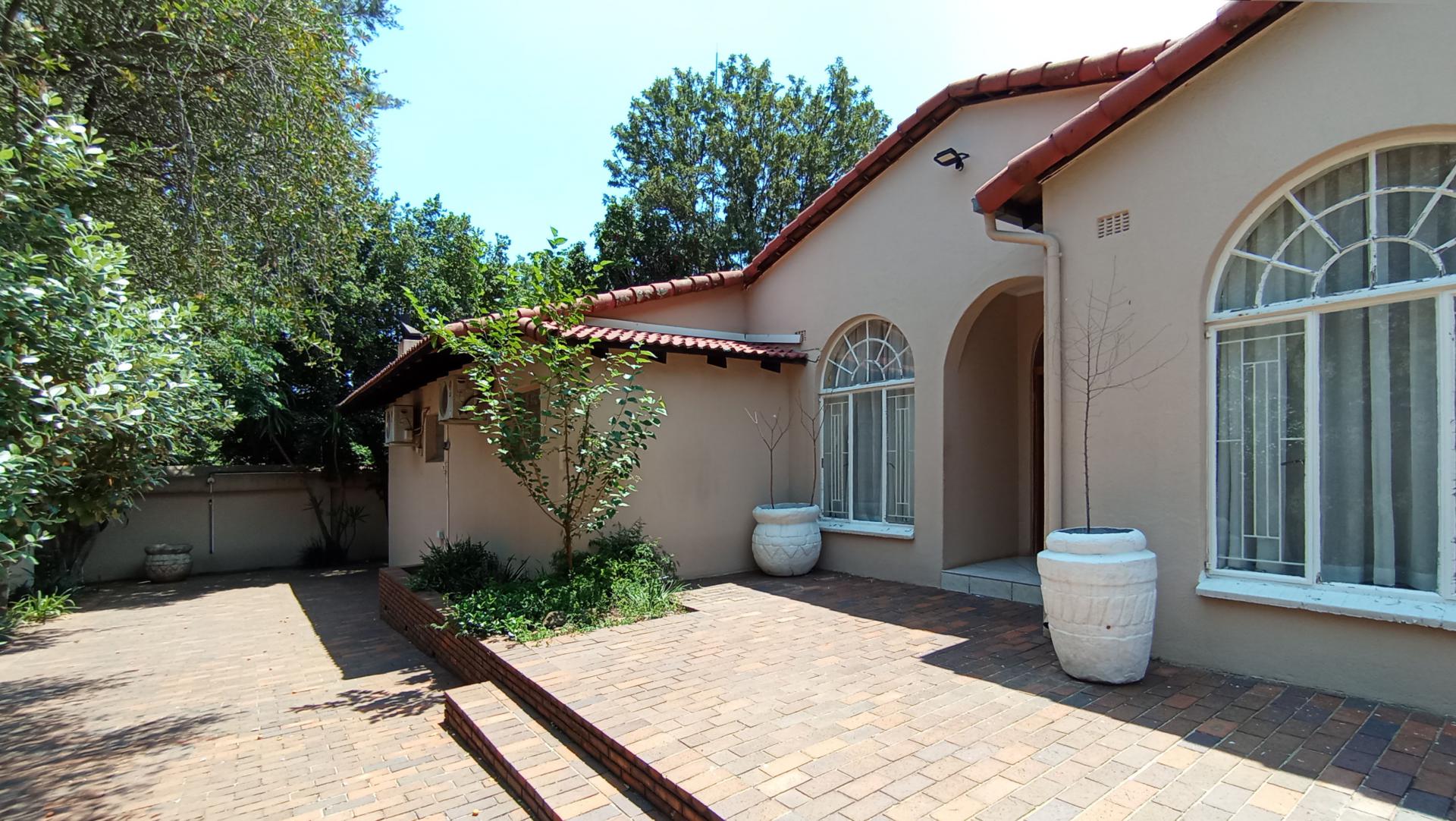 Front View of property in Gallo Manor