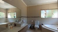 Main Bathroom - 14 square meters of property in Gallo Manor