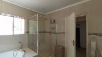 Main Bathroom - 14 square meters of property in Gallo Manor