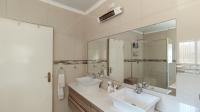 Main Bathroom - 14 square meters of property in Gallo Manor