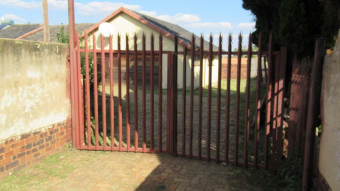 Standard Bank SIE Sale In Execution 3 Bedroom House for Sale in Lenasia South - MR464150