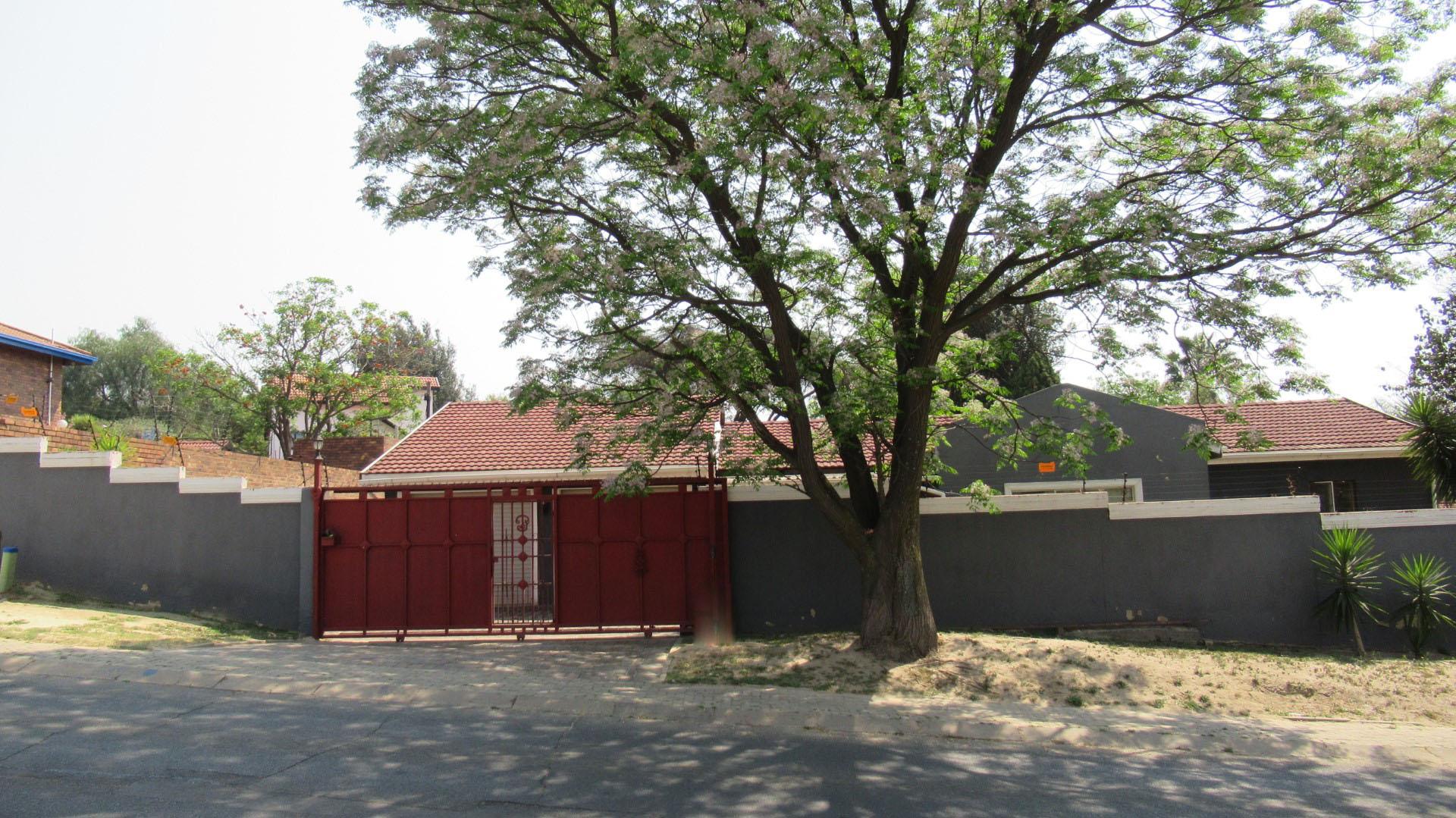 Front View of property in Johannesburg North