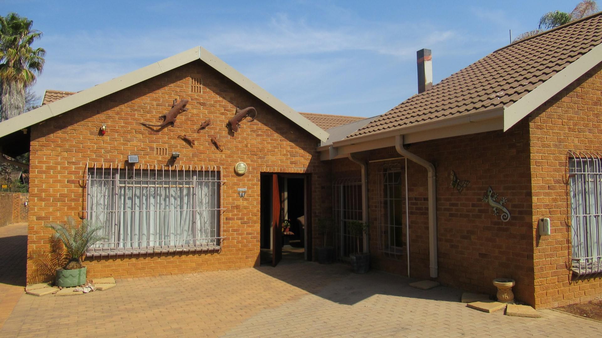 Front View of property in Sunward park