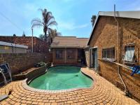 Backyard of property in Sunward park