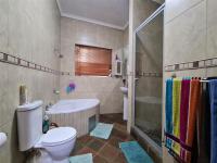 Main Bathroom - 17 square meters of property in Sunward park