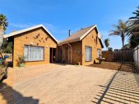 Front View of property in Sunward park