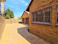 Front View of property in Sunward park