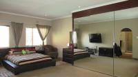 Main Bedroom - 42 square meters of property in Sunward park