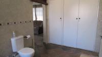 Main Bathroom - 17 square meters of property in Sunward park