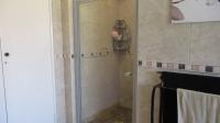 Main Bathroom - 17 square meters of property in Sunward park