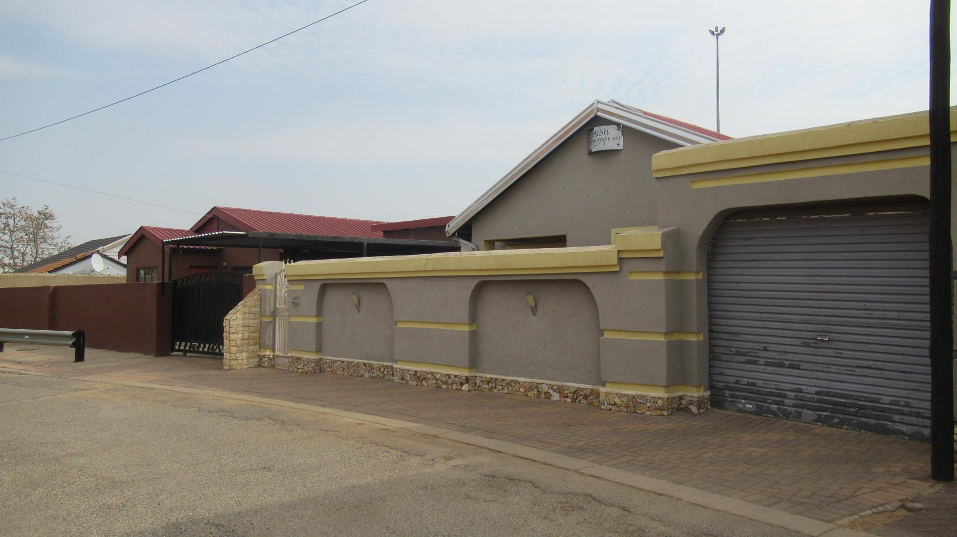 Front View of property in Dobsonville