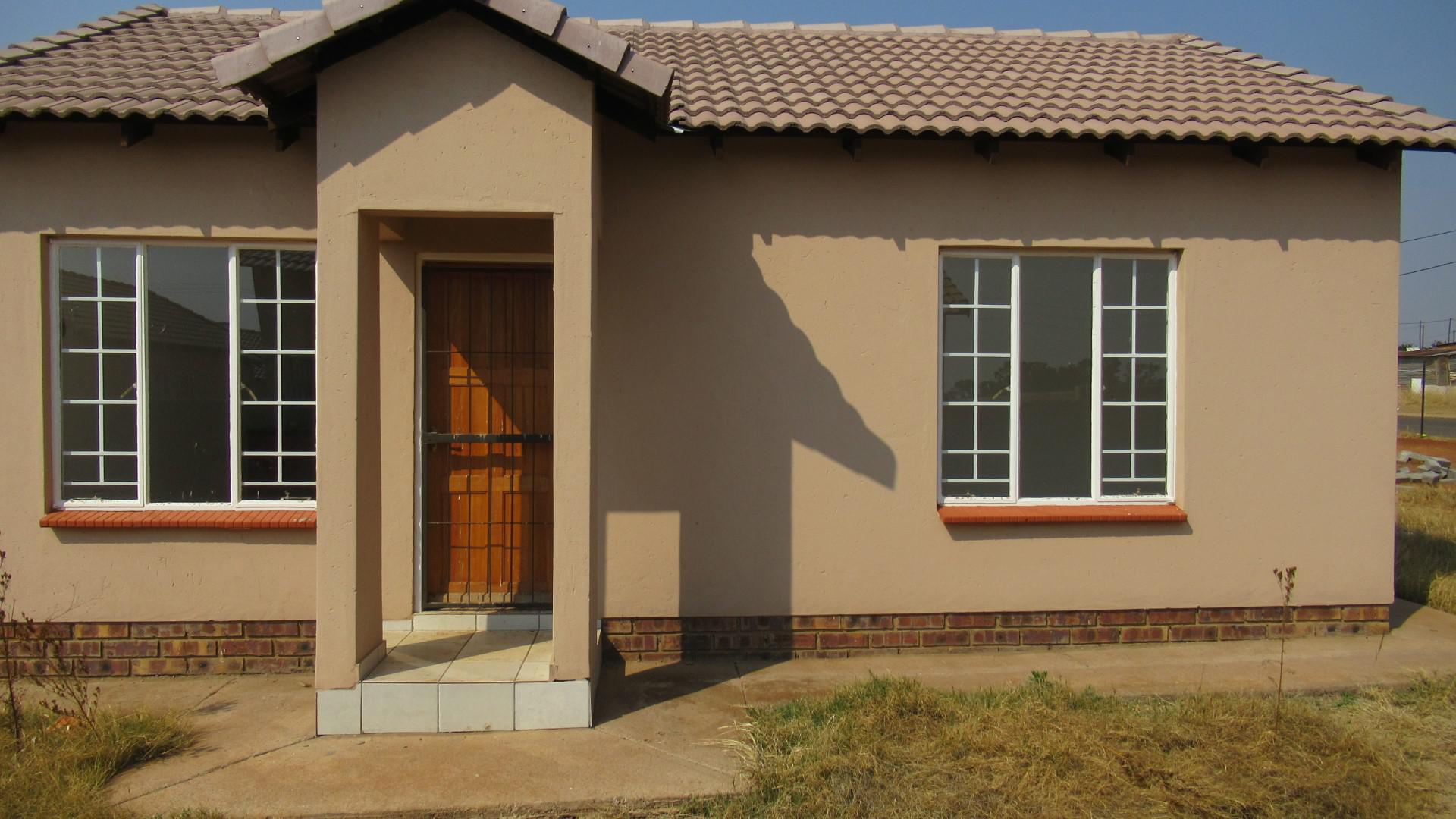 Front View of property in Middelburg - MP