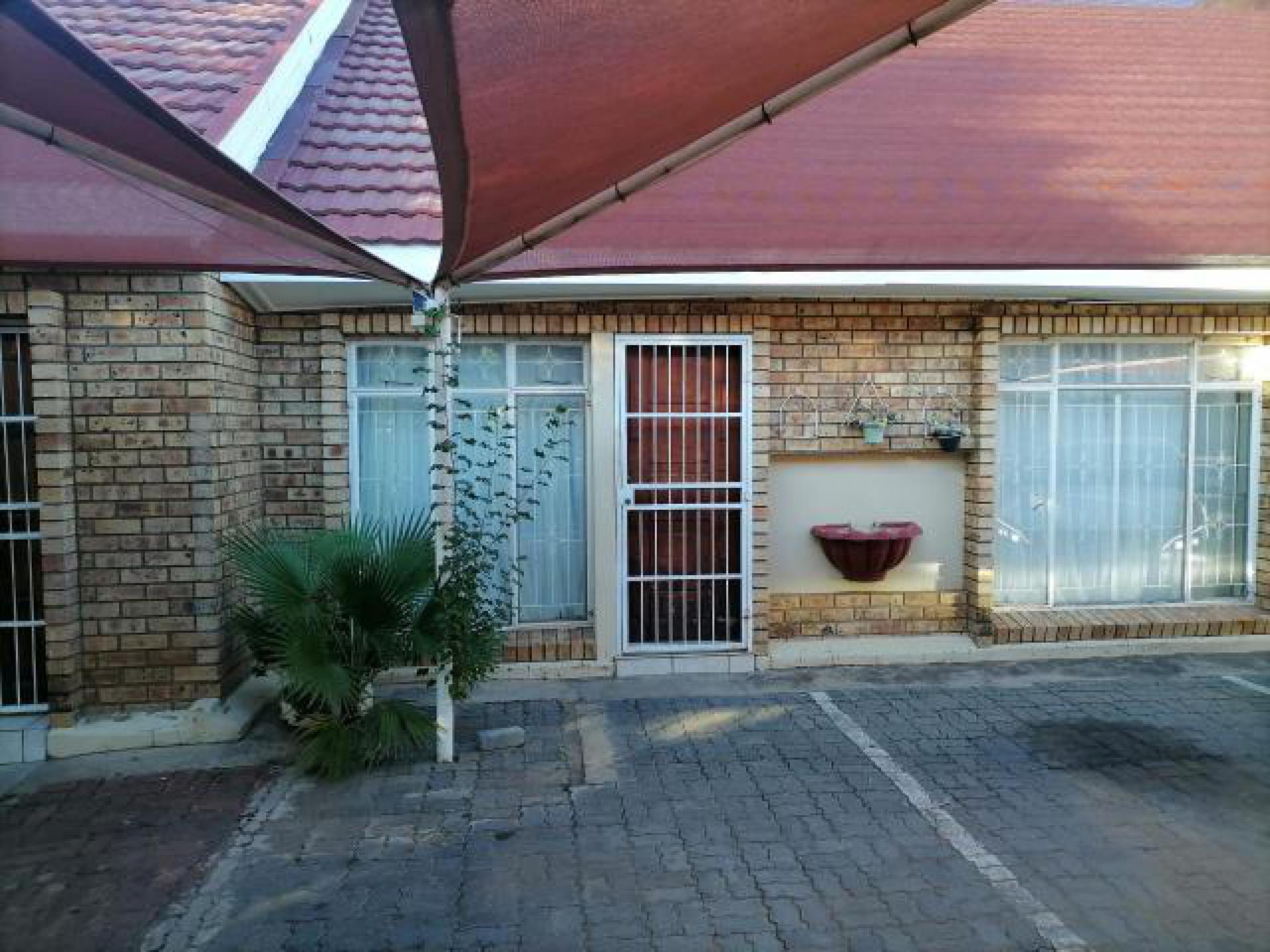 Front View of property in Vryburg