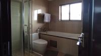 Bathroom 1 - 6 square meters of property in Maroeladal