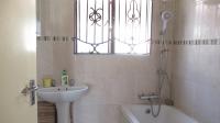 Bathroom 1 - 5 square meters of property in Tasbetpark