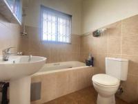 Main Bathroom - 5 square meters of property in Parkhaven