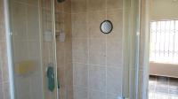 Main Bathroom - 5 square meters of property in Parkhaven