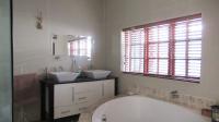 Main Bathroom - 11 square meters of property in Norwood