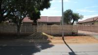 Front View of property in Roodekop