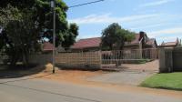 Front View of property in Roodekop